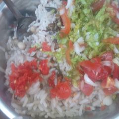 A picture of Shinkafa da wake da salad.