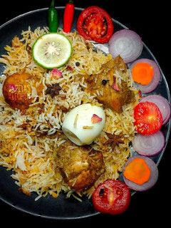 অল্প তেলে কলকাতা স্টাইলে চিকেন বিরিয়ানি (kolkata style chicken biryani recipe in Bengali) রেসিপির প্রধান ছবি