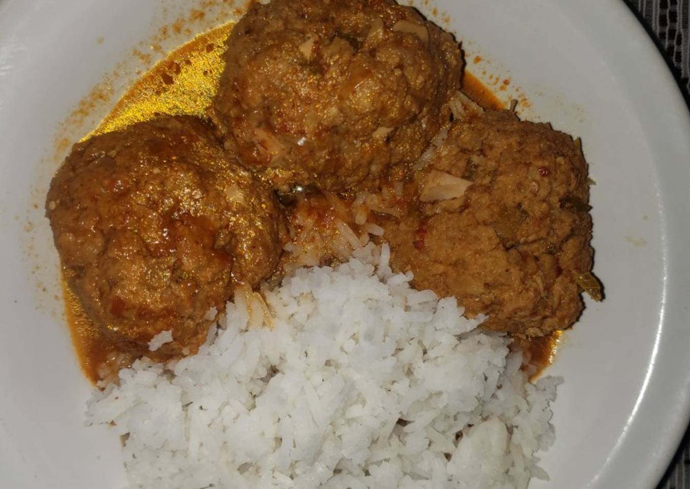 Albóndigas en morita con arroz