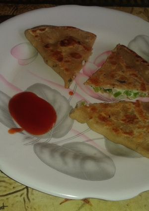 A picture of Pizza paratha  .