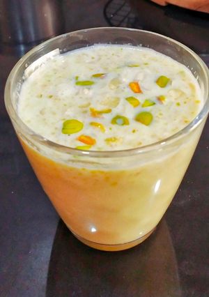 A picture of Almond Pistachio Milkshake.