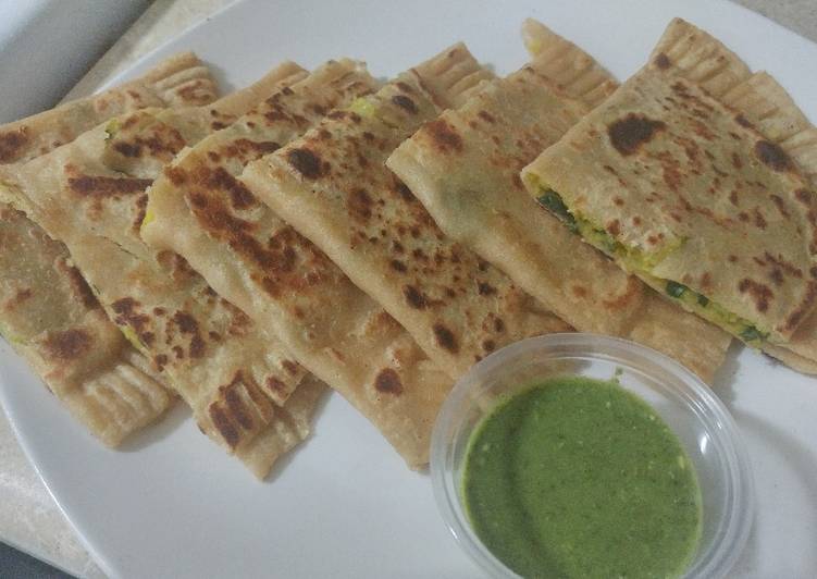 Potato gujiya paratha
