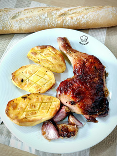 Una foto de Pollo al horno marinado a las finas hierbas