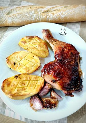 Una foto de Pollo al horno marinado a las finas hierbas