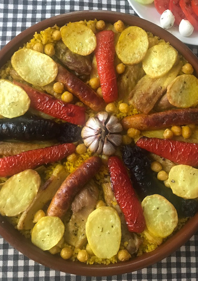 Una foto de Arroz al horno con panceta y todo lo demás