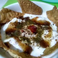 A picture of Moong dal dahi bary.