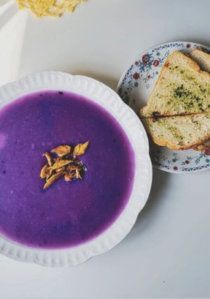 Una foto de Crema de col morada