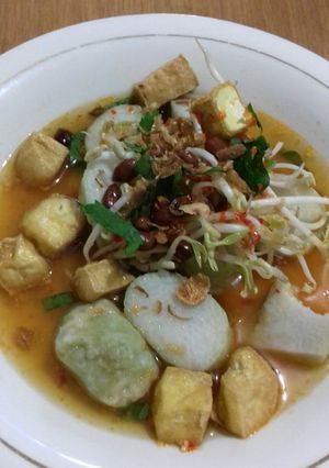 Foto resep Lontong Tahu Toge kuah seger
