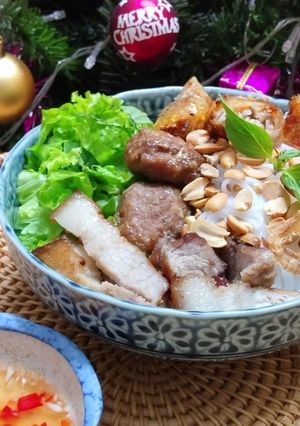 A picture of Vietnamese Grilled Pork Noodle Bowl with Egg Rolls (Bún thịt nướng chả giò).