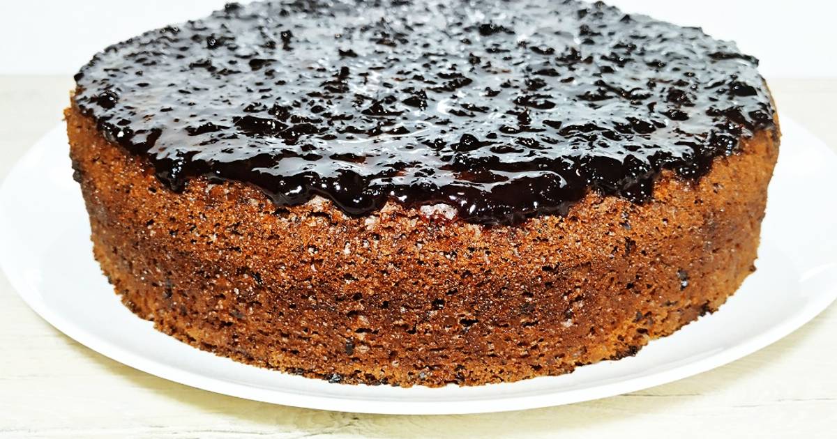Постный пирог с вареньем из чёрной смородины