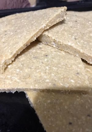 Una foto de Tortitas o snack saludables alta en proteína y carbohidratos