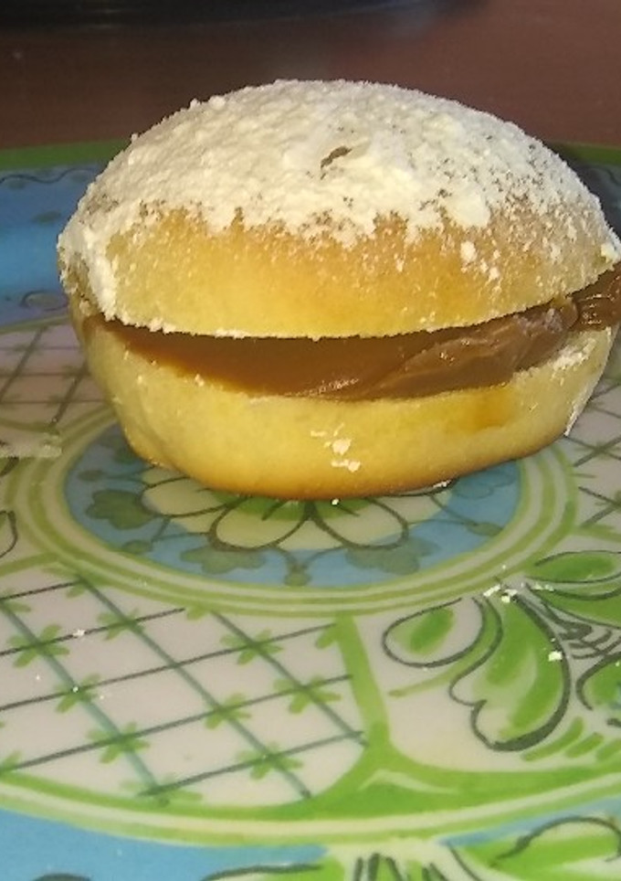 Una foto de Miguelitos de dulce de leche..! (Facturas)