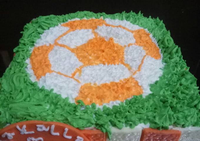 Dekor Cake ultah bola simpel#DapoerMmannaRohana - cookandrecipe.com