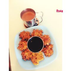 A picture of Kande Bhajji (onion fritters).
