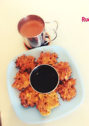 A picture of Kande Bhajji (onion fritters).
