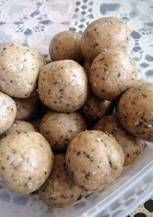 ગોળ લાડવા (Jaggery Ladoo Recipe In Gujarati) રેસીપી મુખ્ય ફોટો