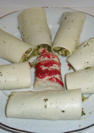 Foto principal de Abanico de lonchas rellenas de brócoli y surimi