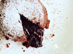 Una foto de Petit Gateau - Pastel de chocolate fundido