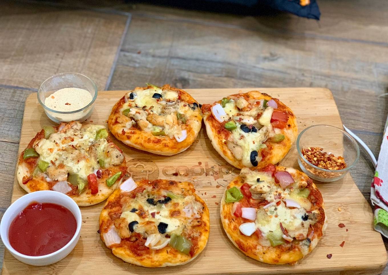 Mini pizza bites- part 2(red sauce/ white sauce)
