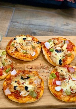 A picture of Mini pizza bites- part 2(red sauce/ white sauce).