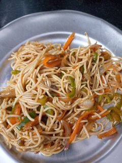 चाऊमिन (chowmein recipe in Hindi) रेसिपी मुख्य फोटो
