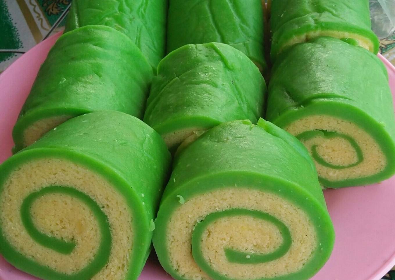 Bolu Gulung Roti Tawar Ala Nabila Amira