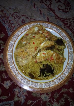 A picture of Indomie and Egg.