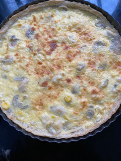 Una foto de Quiche de pollo, choclo y champiñones