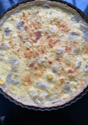 Una foto de Quiche de pollo, choclo y champiñones