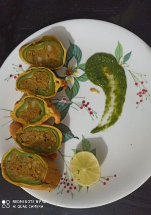 A picture of Mirchi vada.