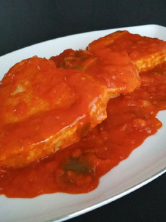 Una foto de Lomos de atún rebozados con piperrada