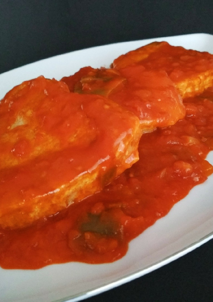 Una foto de Lomos de atún rebozados con piperrada