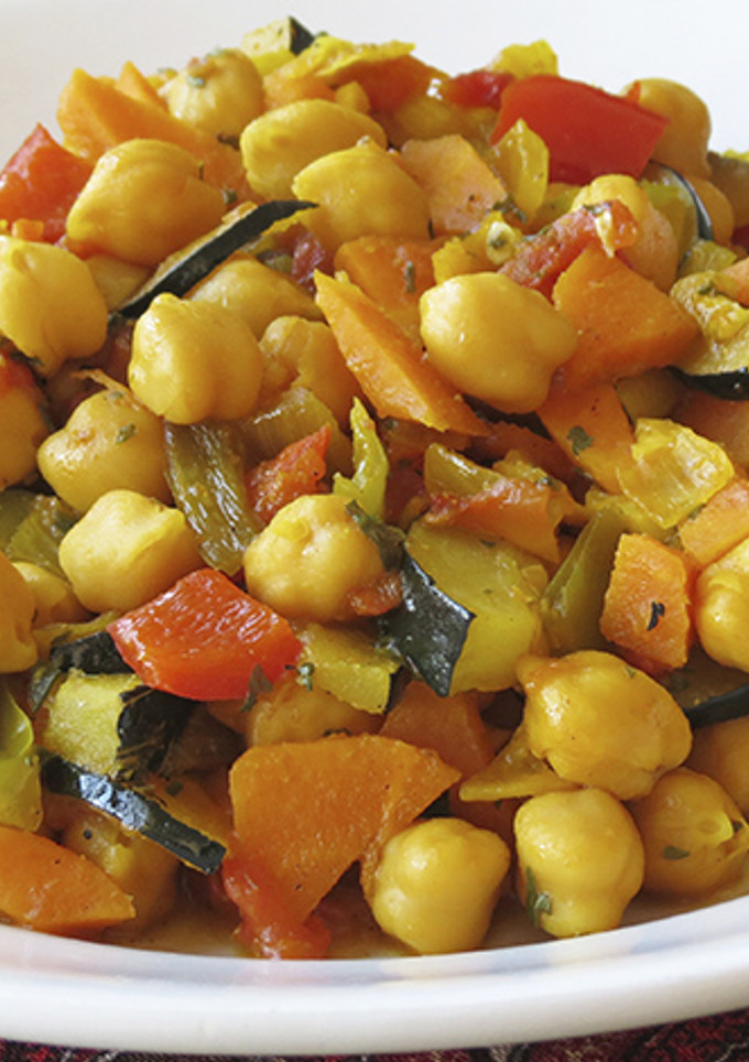 Una foto de Garbanzos salteados con vegetales al horno