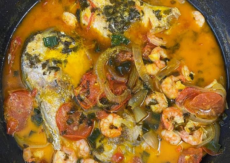 Moqueca baiana de robalo e camarão - Tudogosreceitas