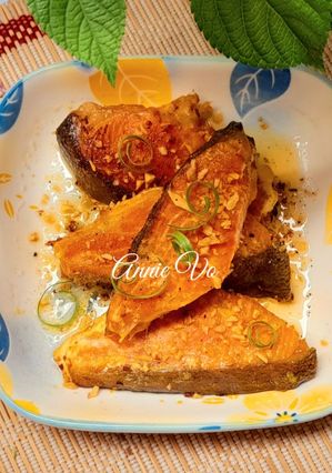 Hình của món Cá hồi sốt bơ tỏi.