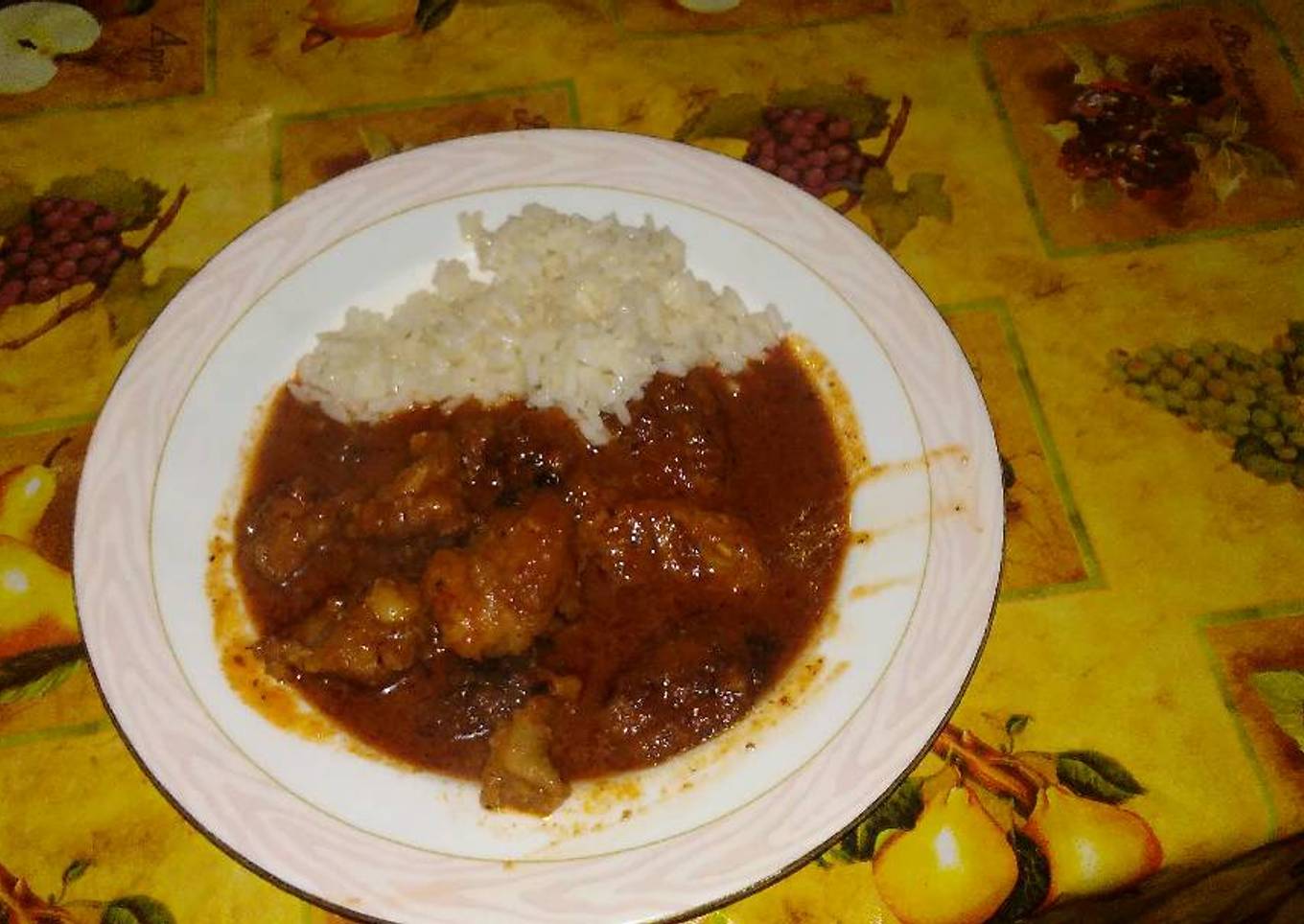 Pollo en salsa con repollo