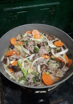 Hình của món Thịt bò xào nấm hương, cà rốt.
