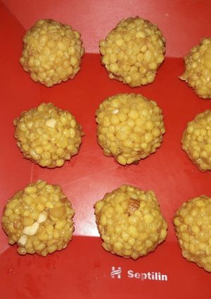 બુંદી ના લાડુ (Boondi Laddu recipe in Gujarati) રેસીપી મુખ્ય ફોટો