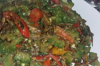 Langkah Mudah untuk Menyiapkan Tumis pedes pare ikan teri yang Lezat