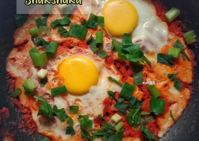 Shakshuka (North African Pouch Eggs)