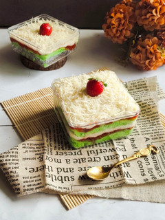 Foto resep Pandan Strawberry Cheese Dessert Box (Gluten Free)