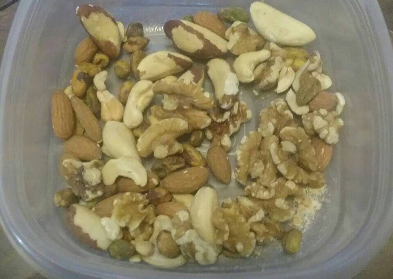 Keto is mixed with nuts