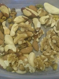 A picture of Keto Mixed Nuts.