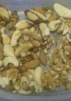 A picture of Keto Mixed Nuts.