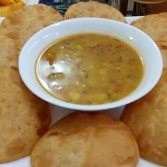 A picture of Dal ki Kachori with allu ki bhaji.