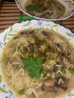 عکسی از دستور نودل و قارچ