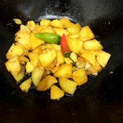 A picture of Fried potatoes 🥔🥔.