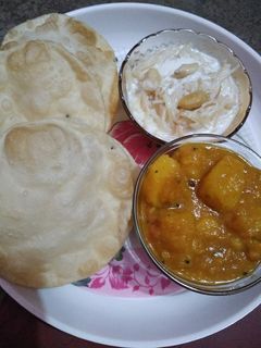 লুচি ও আলুর দম (luchi o aloor dum recipe in Bengali) রেসিপির প্রধান ছবি