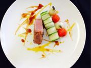 Una foto de medallon de atun a la plancha