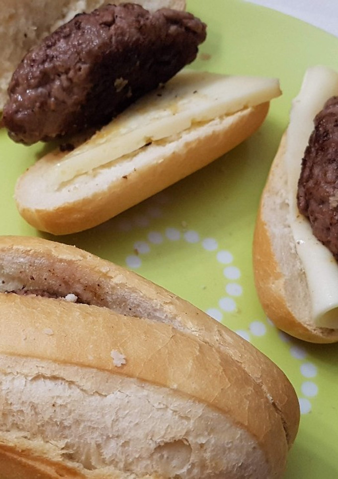 Una foto de Mini hamburguesas en pulguitas de pan